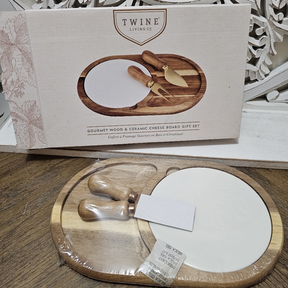 Other - NEW Gormet wood & ceramic cheese board gift set, great for meat & cheese